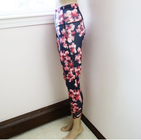 Old Navy Active Floral High Rise Ankle Legging (XS) EUC - Picture 3 of 9